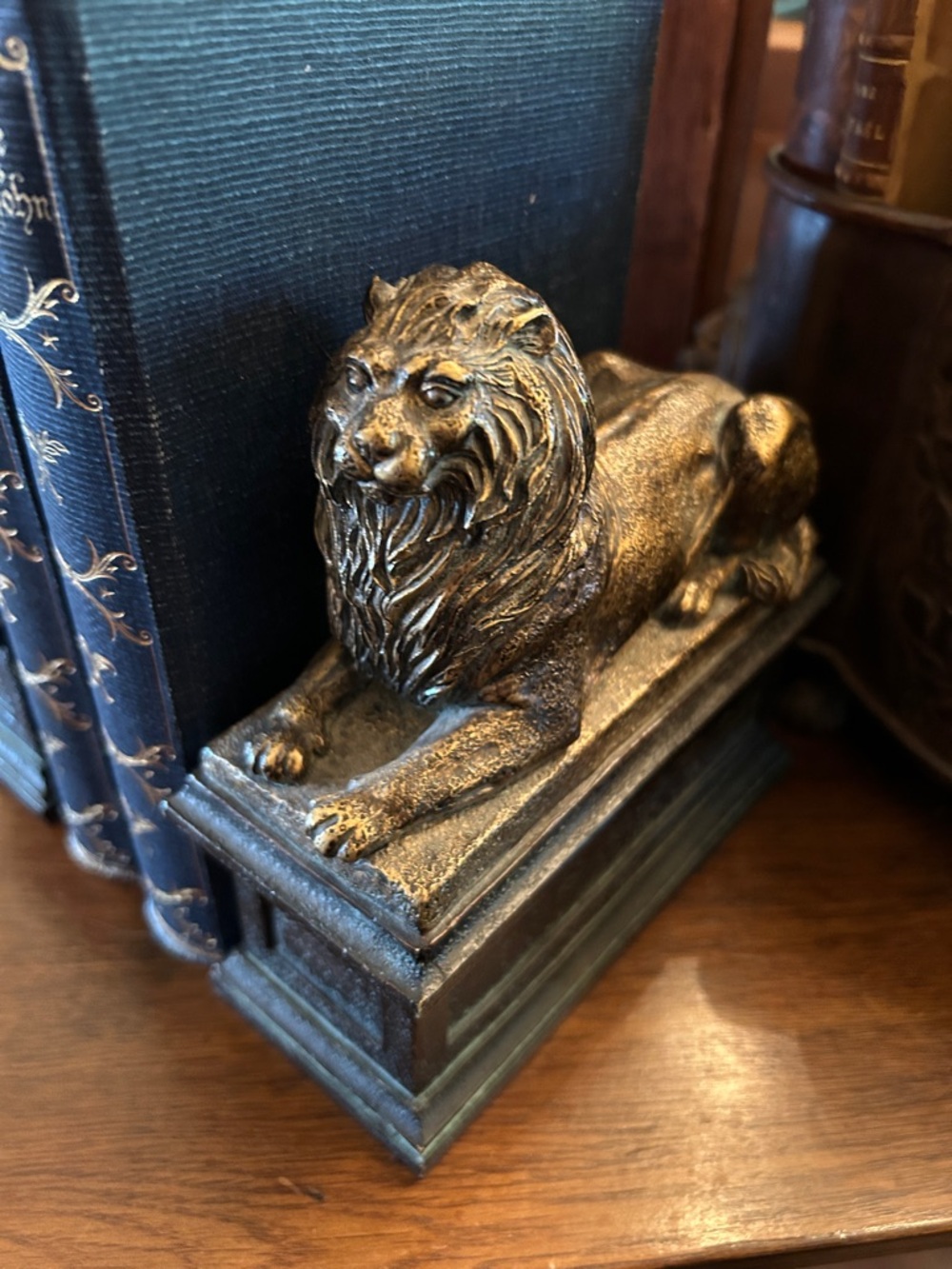 Pair of Borghese Style Vintage Gold Gilt Lion Bookends - Picture 5 of 9